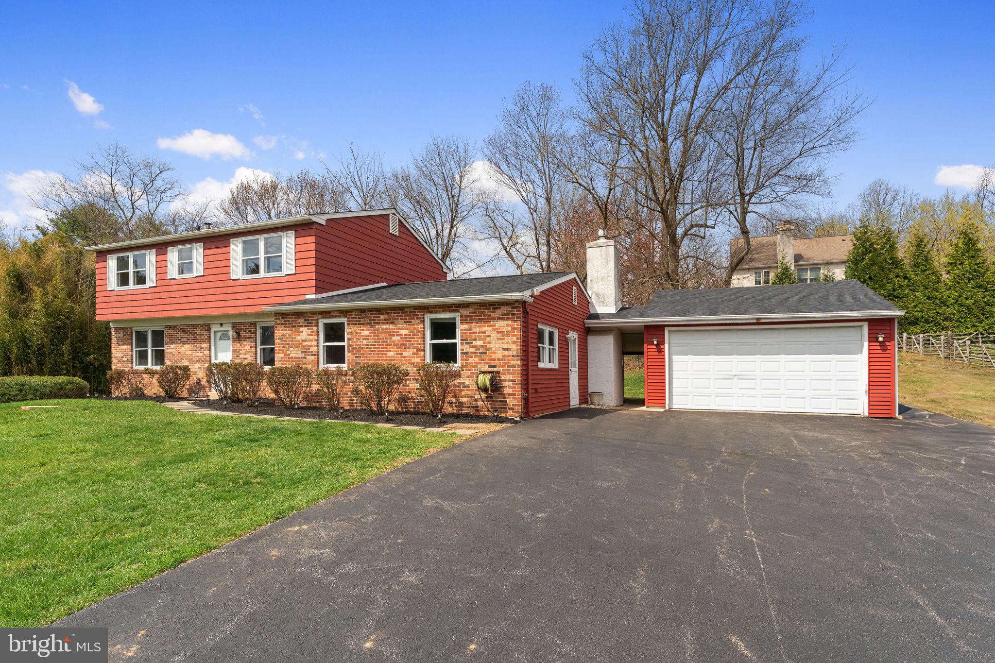 885 W KING ROAD