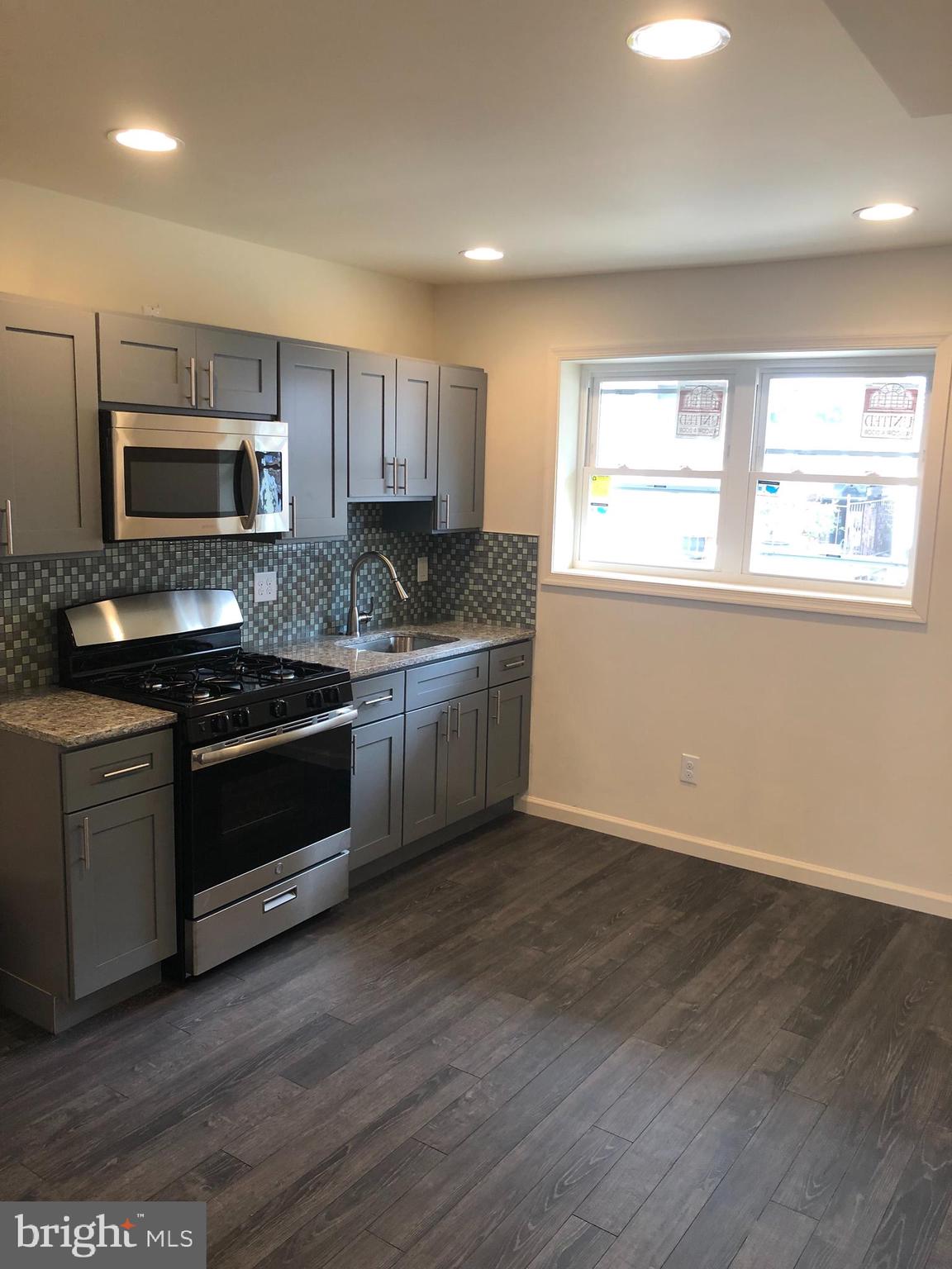 ELMWOOD PARK - Residential