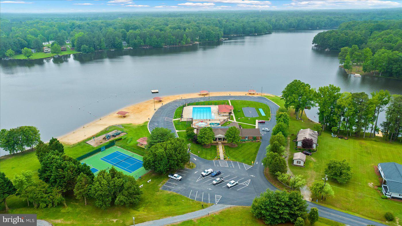 LAKE CAROLINE - Residential
