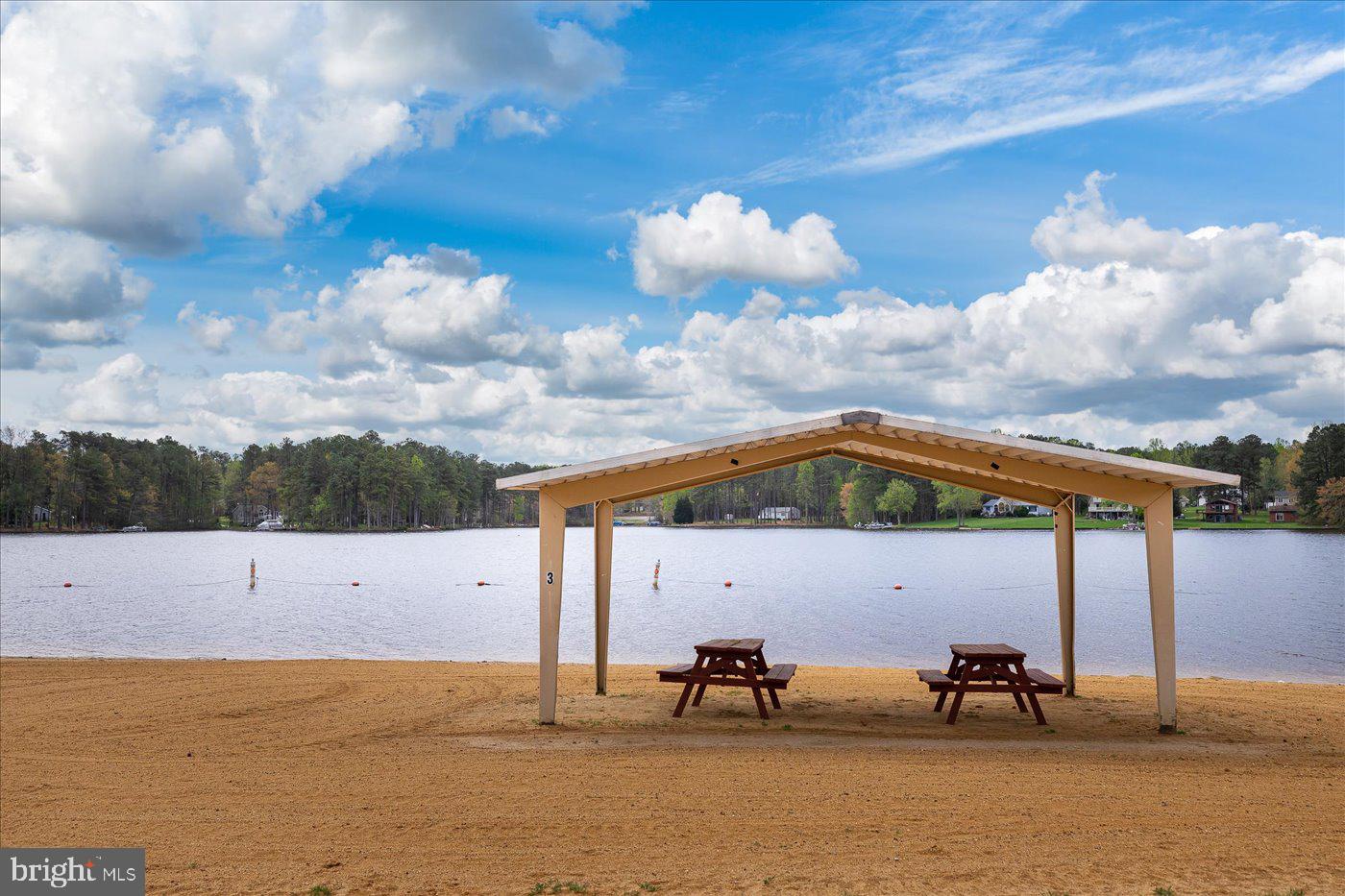 LAKE CAROLINE - Residential