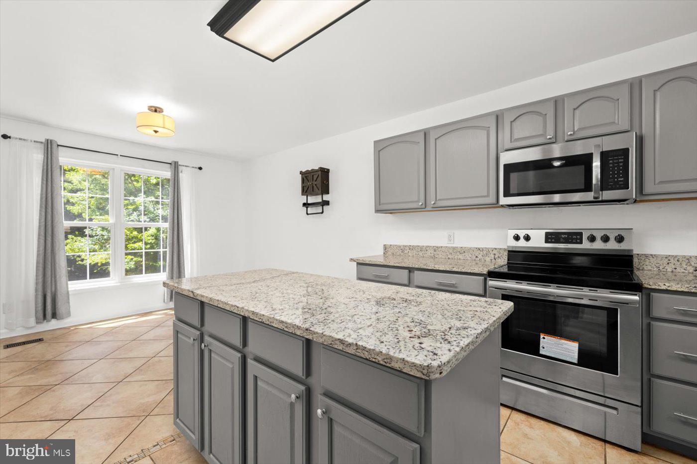 LAKE CAROLINE - Residential