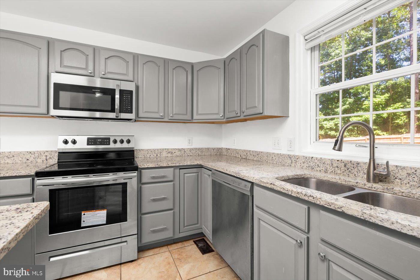 LAKE CAROLINE - Residential