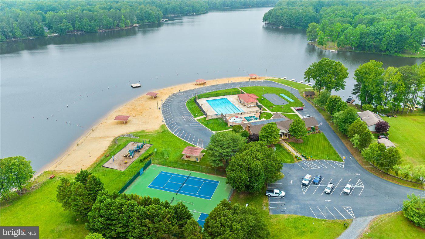 LAKE CAROLINE - Residential