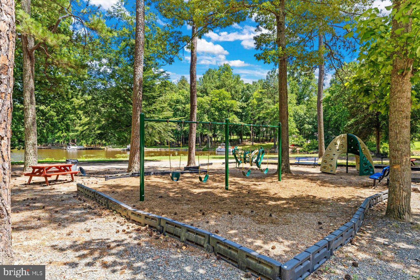 LAKE CAROLINE - Residential