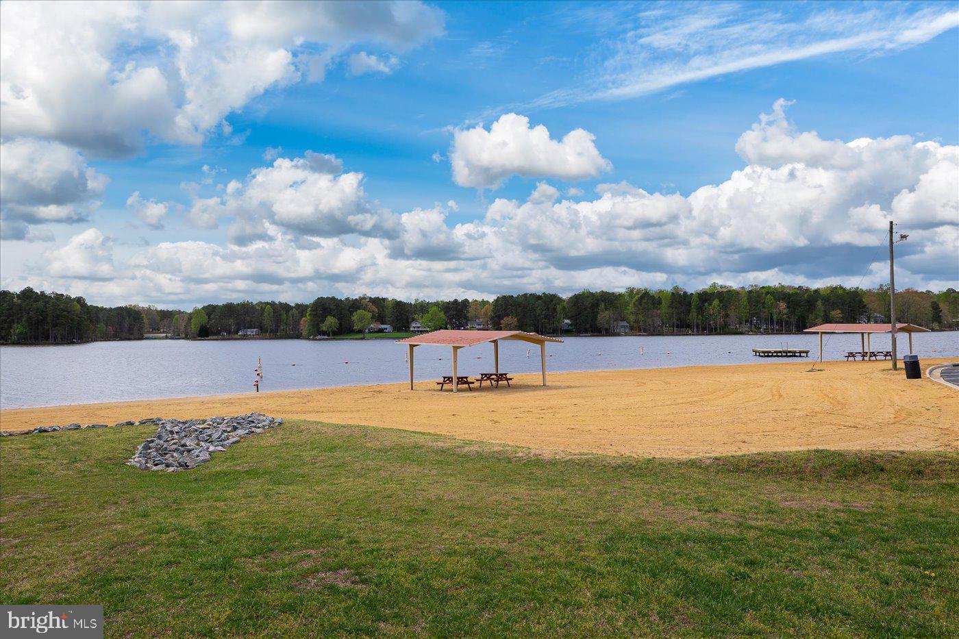 LAKE CAROLINE - Residential