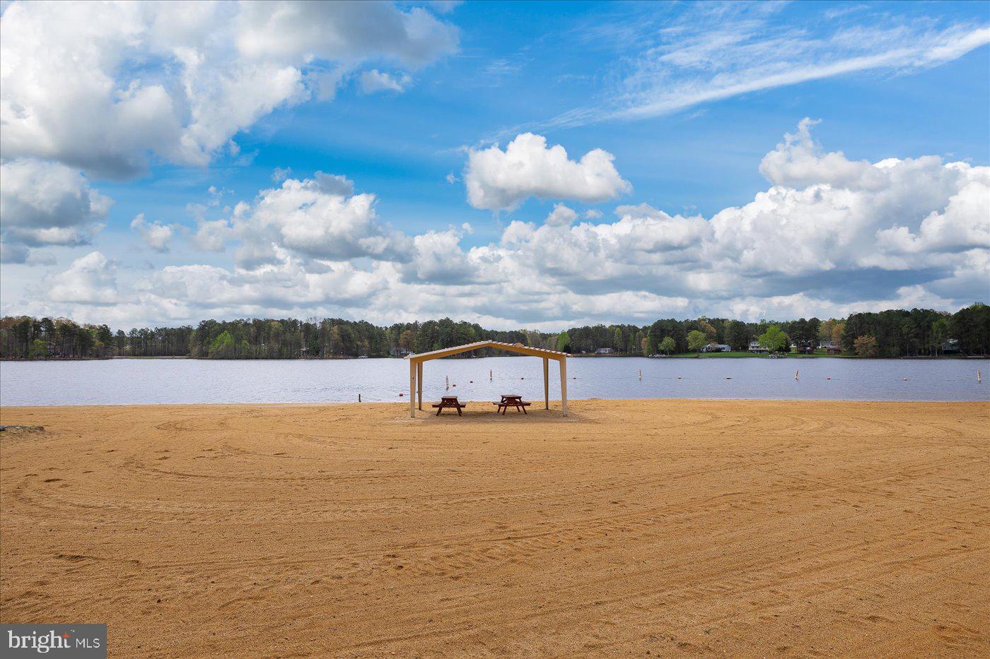 LAKE CAROLINE - Residential