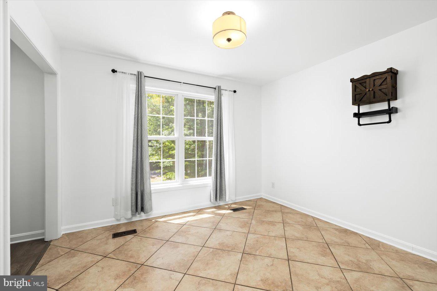 LAKE CAROLINE - Residential