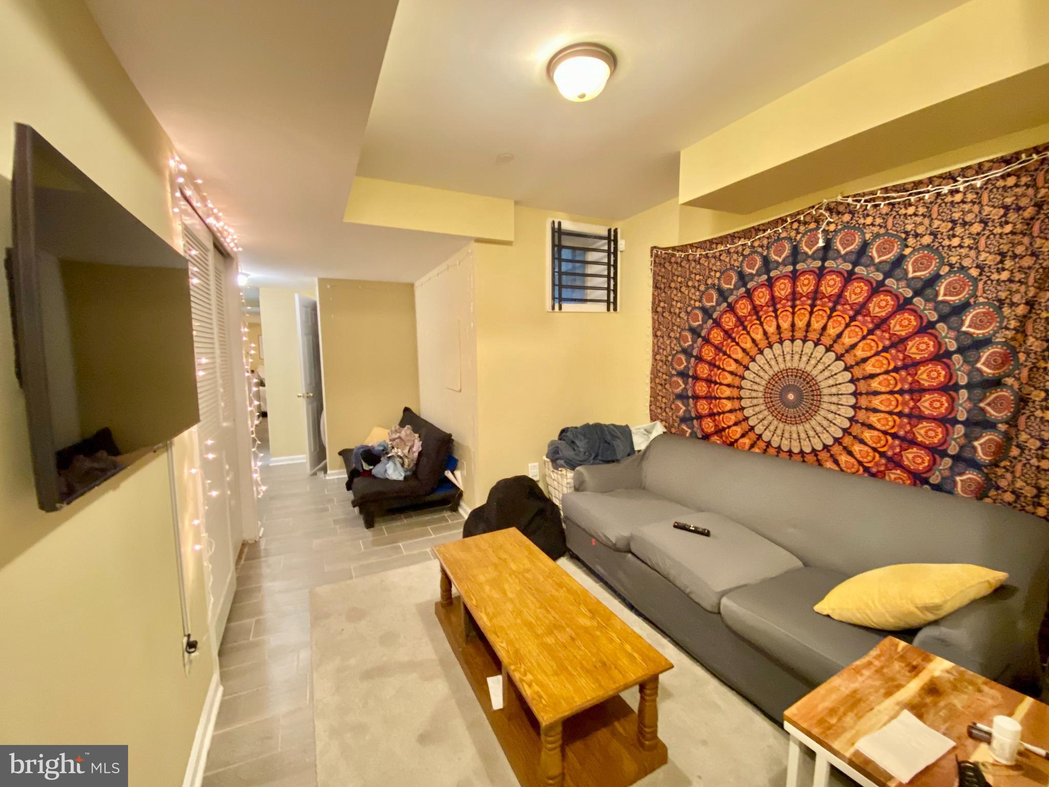 TEMPLE UNIVERSITY - Residential Lease