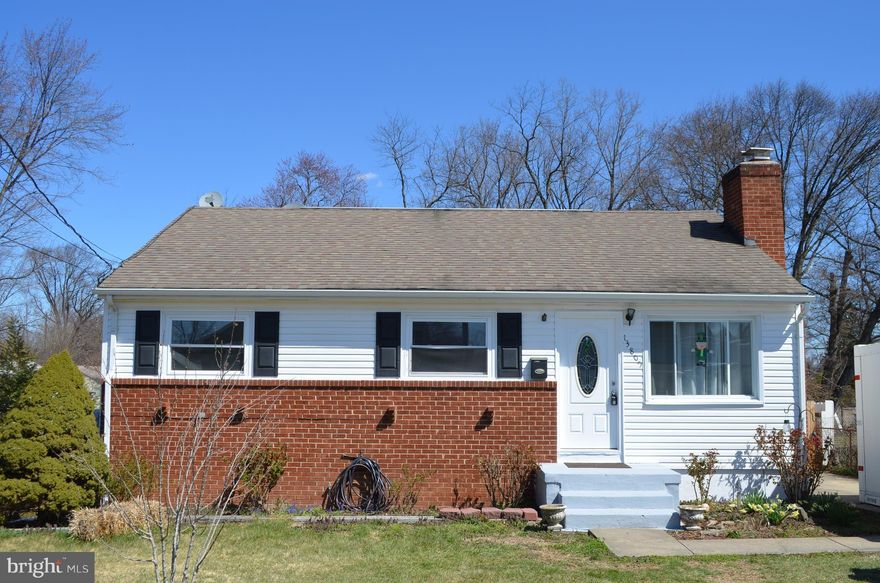 Home Remodeled*Granite Counters*Ceramic Tile & Oak Hardwood Floors*New Paint Throughout*Private 2 Bed Apartment in Basement w/Separate: Entrance, Laundry, Kitchen, etc*Jacuzzi Soaking Tub*Full Fenced Backyard*Large 2 Tier Wood Deck*New HVAC & Heat Pump 2016*All Electric Utilities*Occoquan Elementary School*Don't Wait to See This One!!