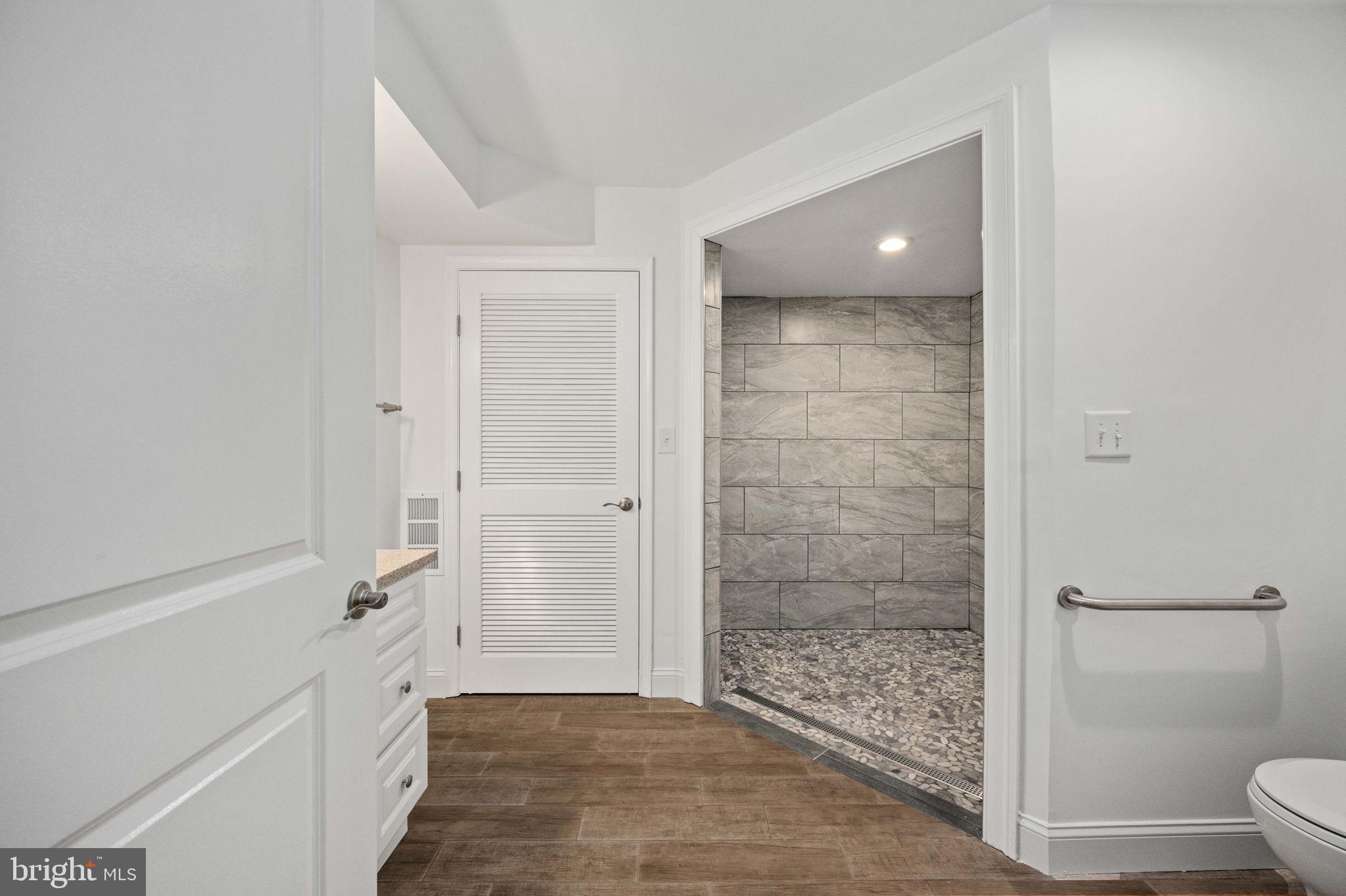 POINT OF WOODS - Residential