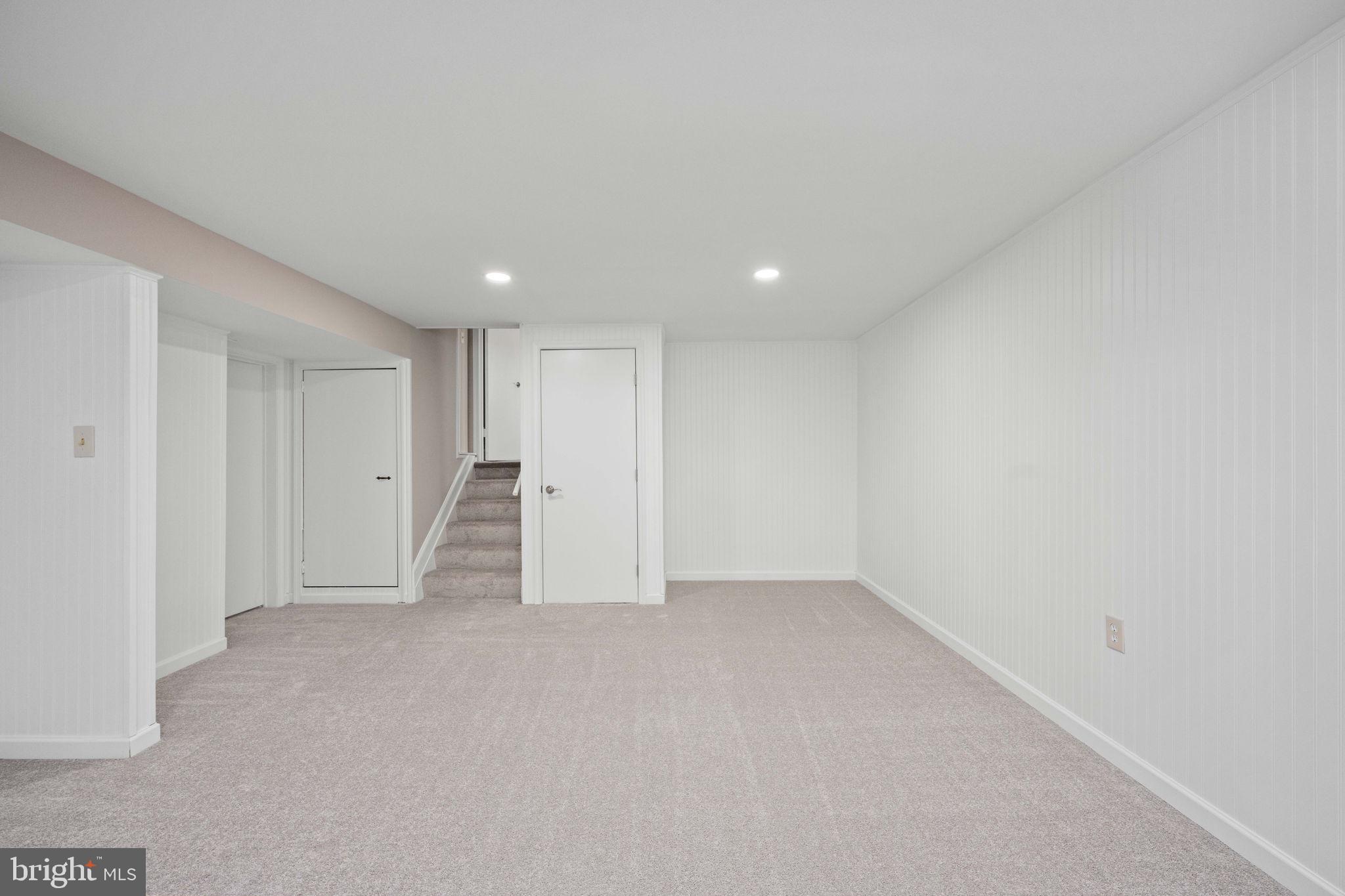 POINT OF WOODS - Residential