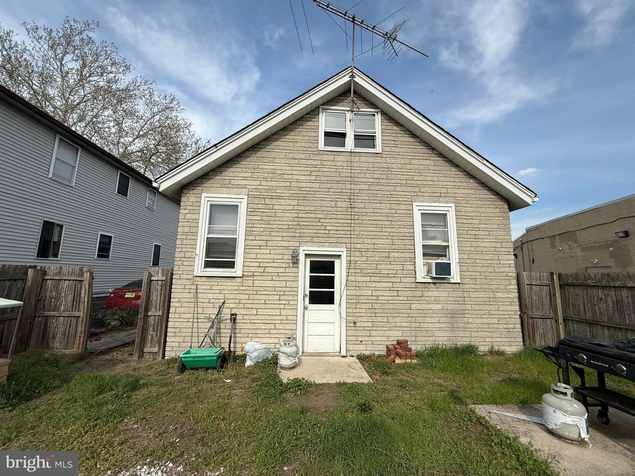 904 CENTER STREET