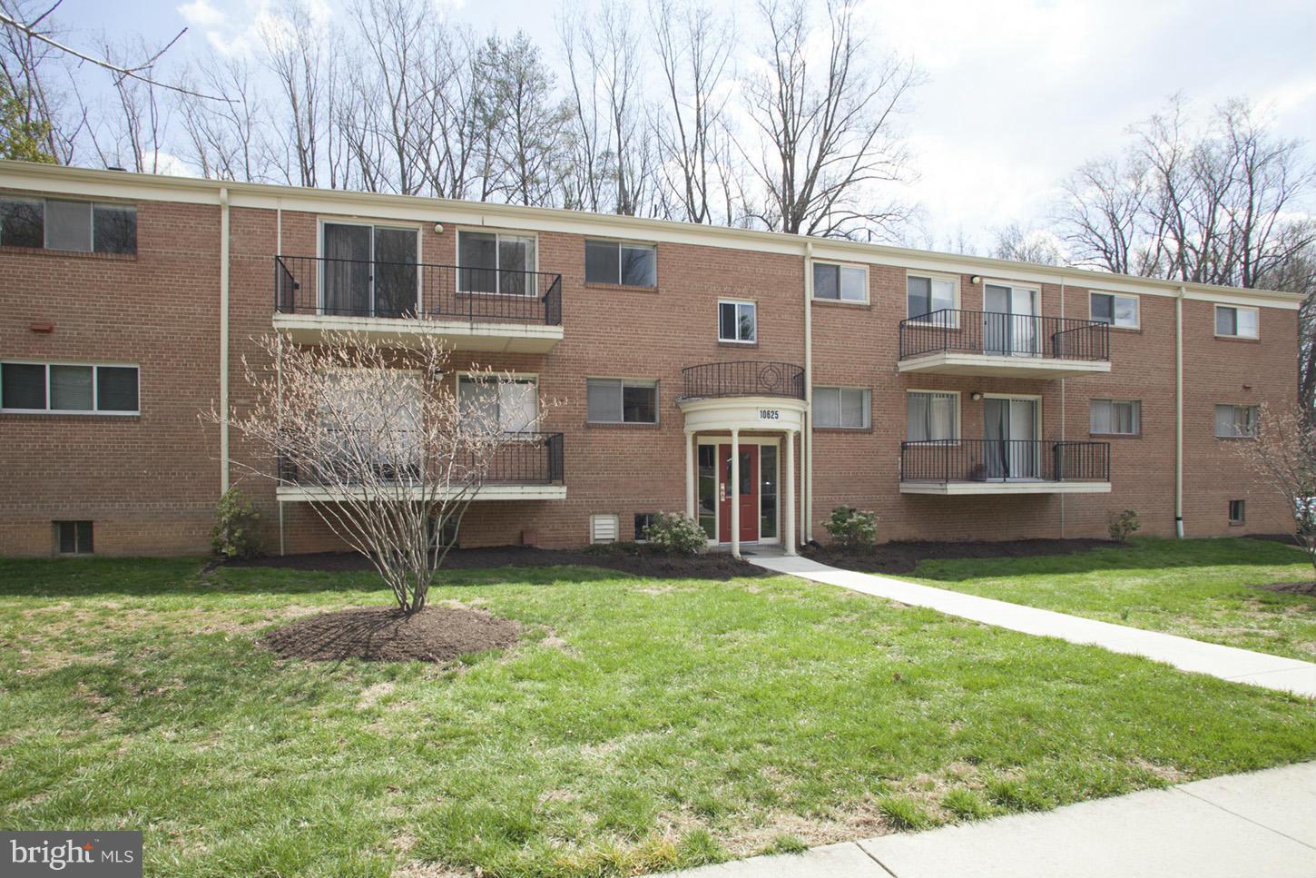 GORGEOUS RENOVATION W/NEW 2014 KIT W/MAPLE CABINETS,GRANITE TOPS,STAINLESS STEEL APPL&TILE FLR*BEAUTIFUL REFINISHED PARQUET FLRS*UPDATE BA*PROFESSIONALLY PAINTED*LARGE WINDOWS PROVIDING GREAT VIEWS OF ROCK CREEK PARK*REASONABLE CONDO FEE INCLUDES ALL UTILITIES*AWESOME LOCATION WITHIN MINUTES OF METRO,STRATHMORE CENTER,MARC TRAIN,SHOPS&RESTAURANTS&ACCESS TO BELTWAY&I-270*