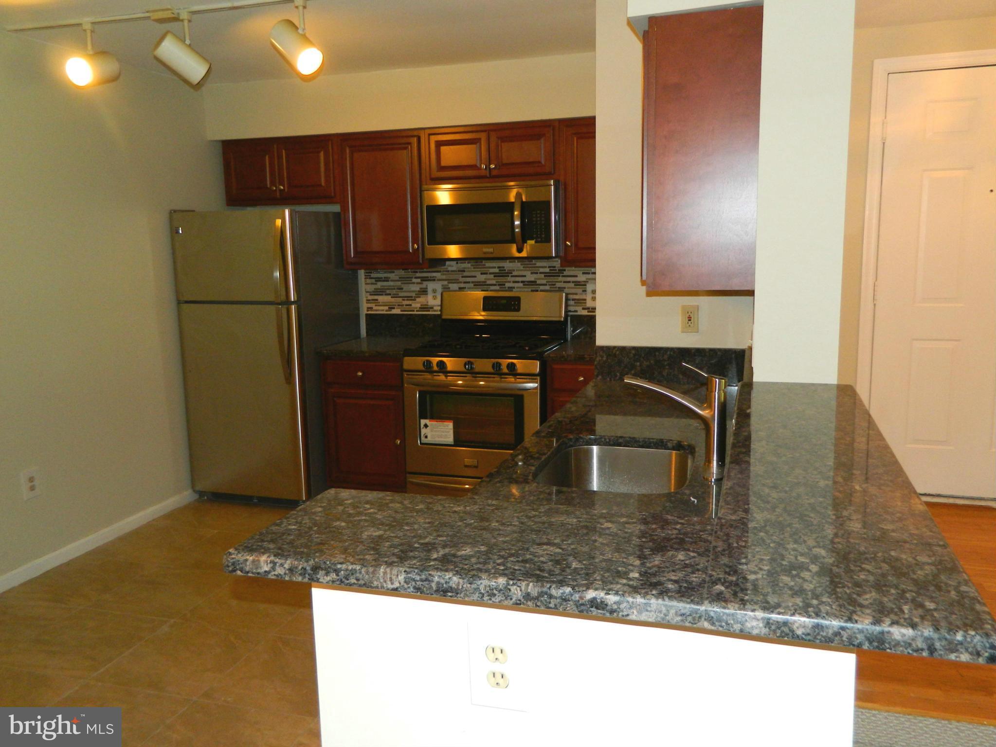 STRATFORD PLACE AT KINGS - Residential