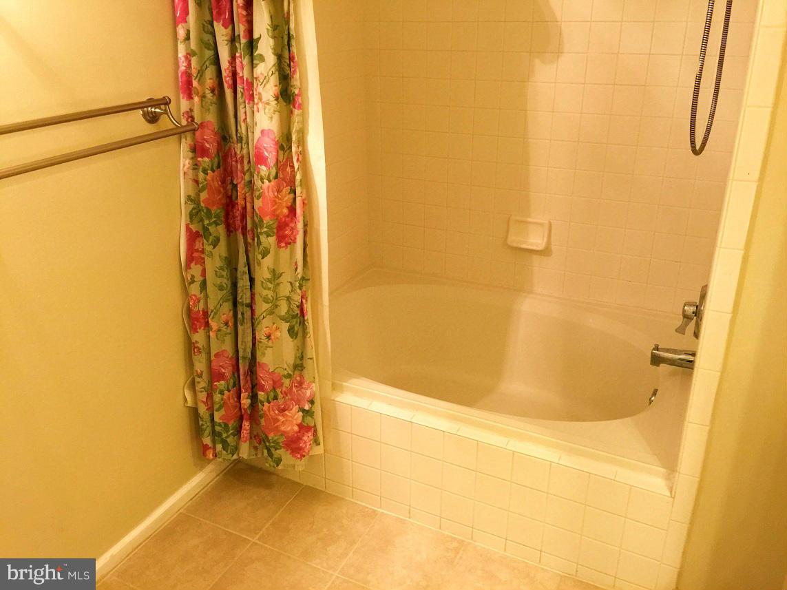 STRATFORD PLACE AT KINGS - Residential