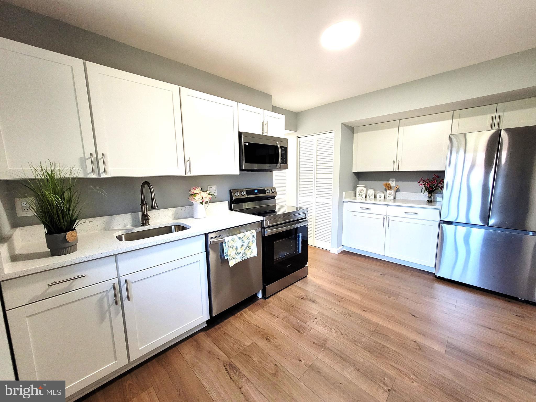 HAWTHORNE VILLAGE - Residential