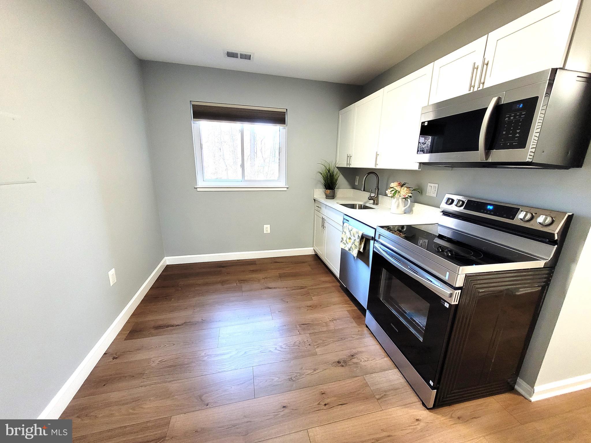 HAWTHORNE VILLAGE - Residential