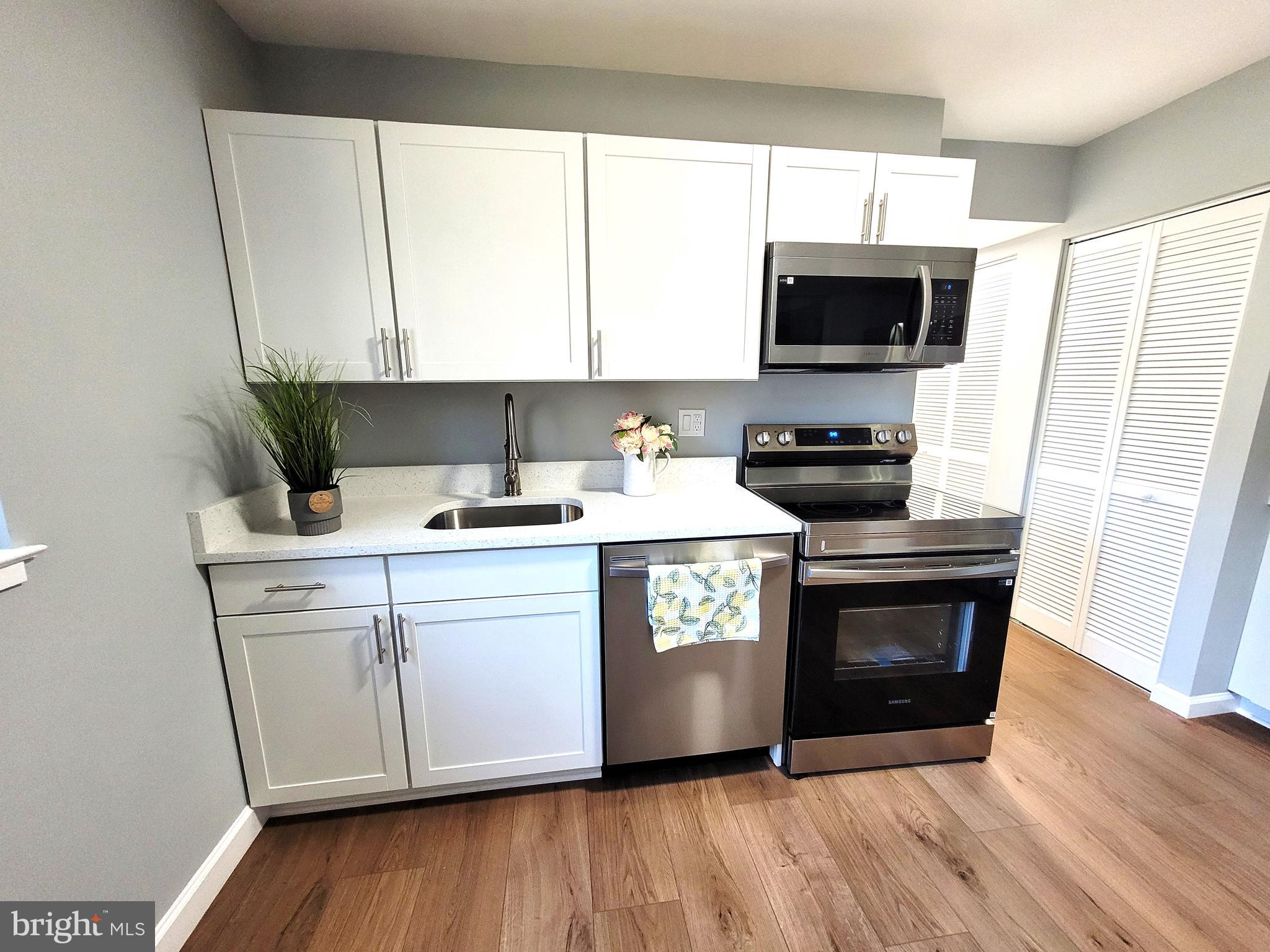 HAWTHORNE VILLAGE - Residential