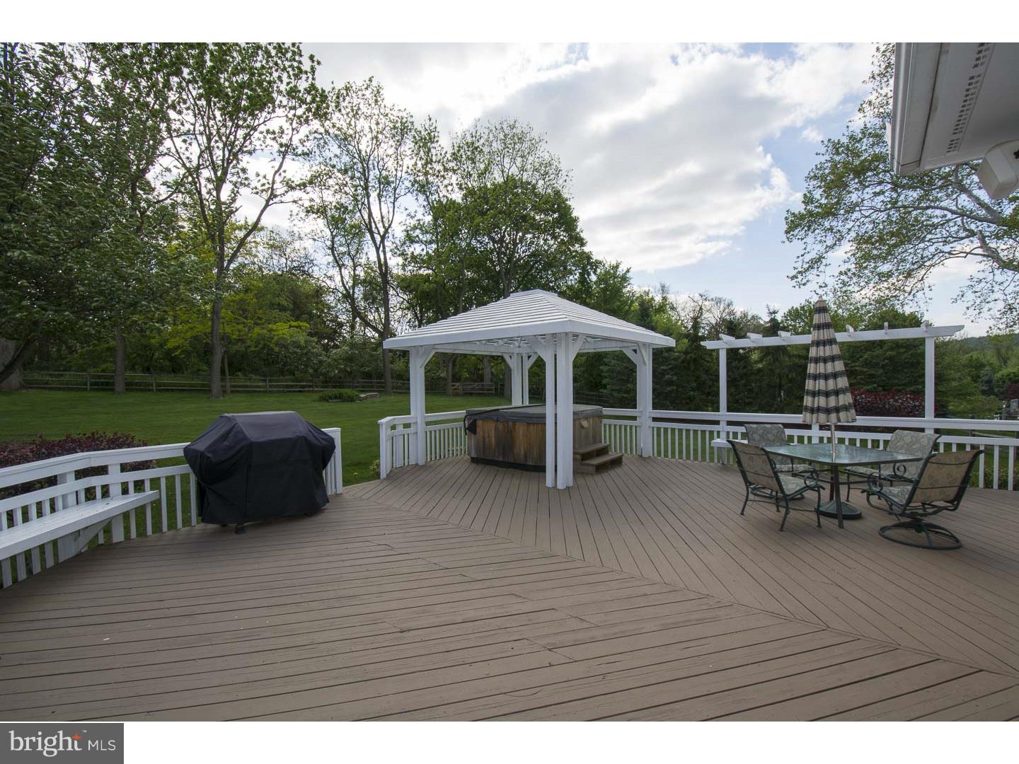 MAPLE HILL - Residential