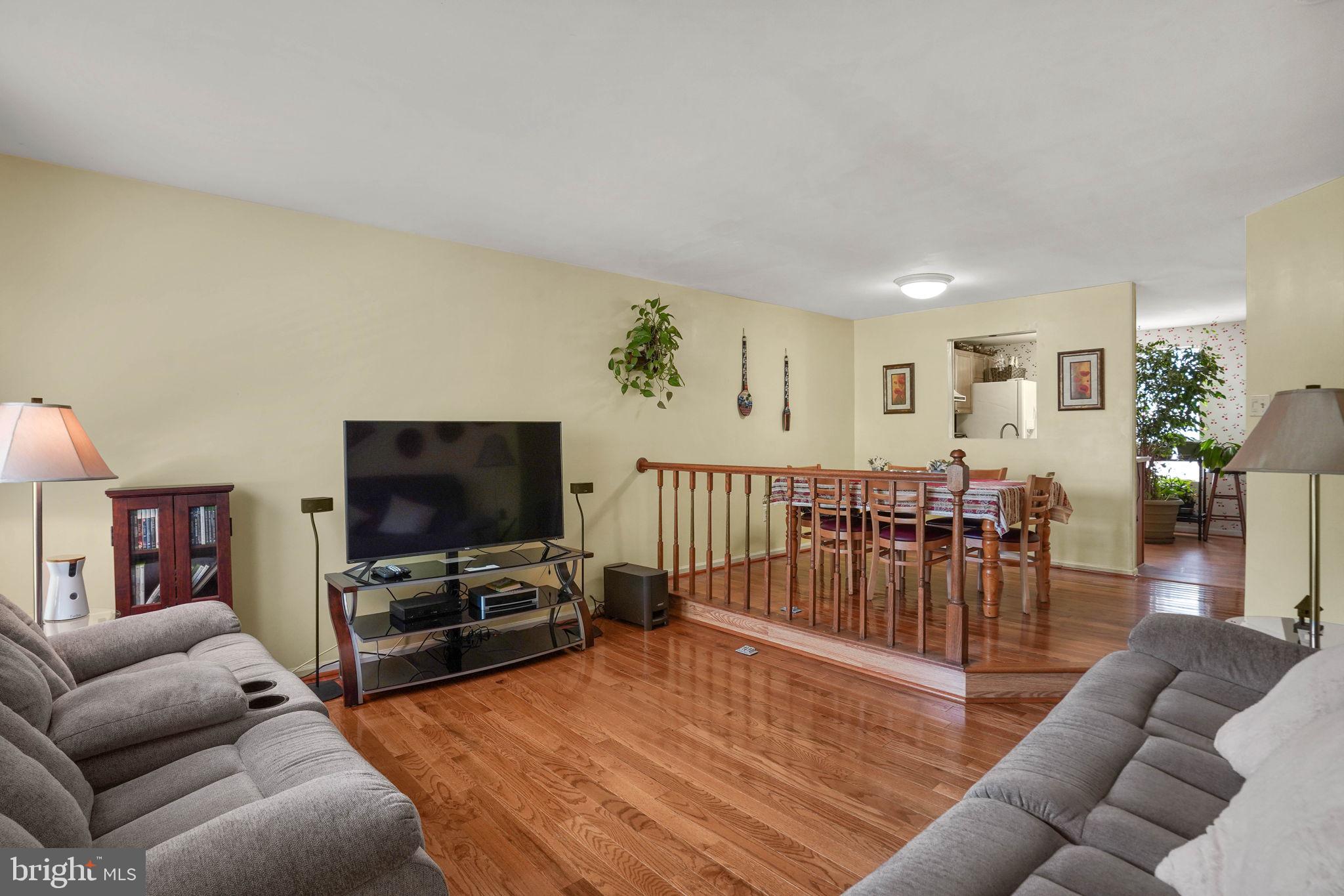 GUNNERS LAKE VILLAGE - Residential