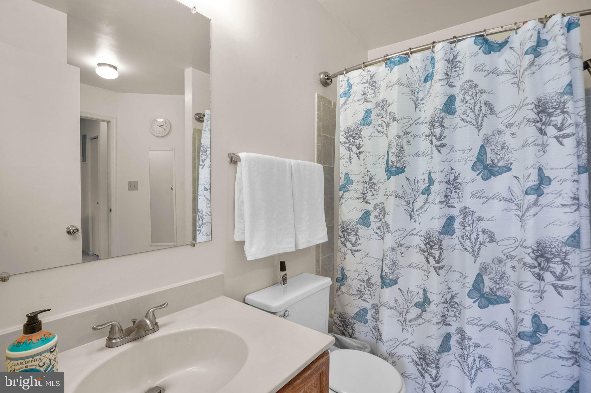 GUNNERS LAKE VILLAGE - Residential