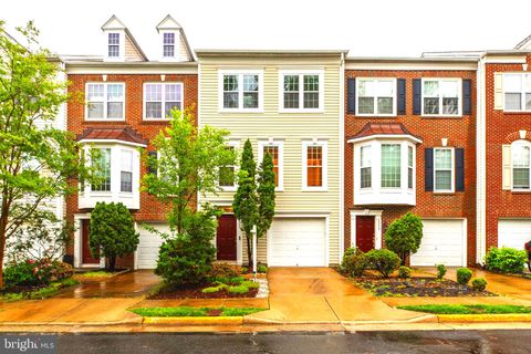 Photo of 5357 Crimson Sky Court, CENTREVILLE, VA 20120 (MLS # VAFX2312958)