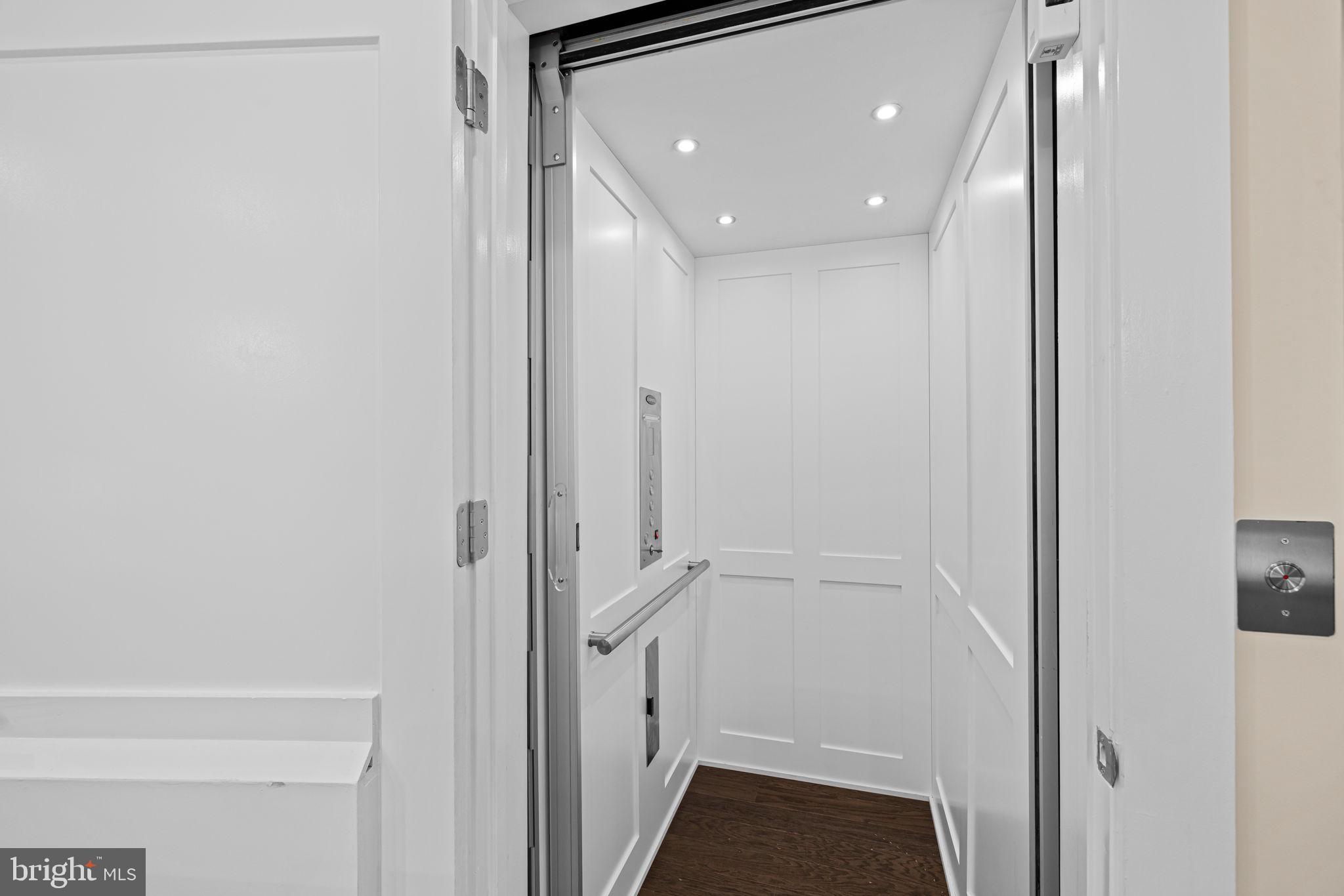 GROSVENOR HEIGHTS - Residential