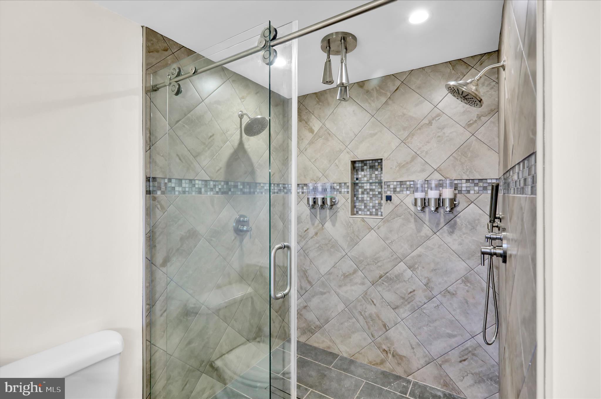 CREEKSIDE ESTATES - Residential