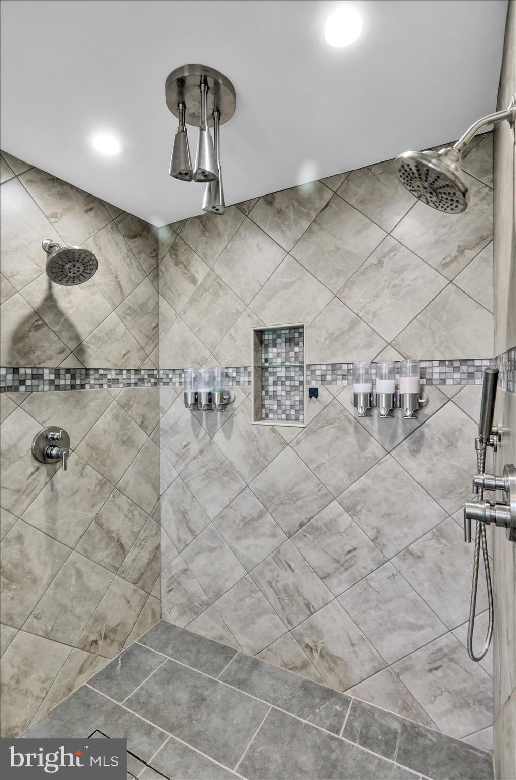 CREEKSIDE ESTATES - Residential