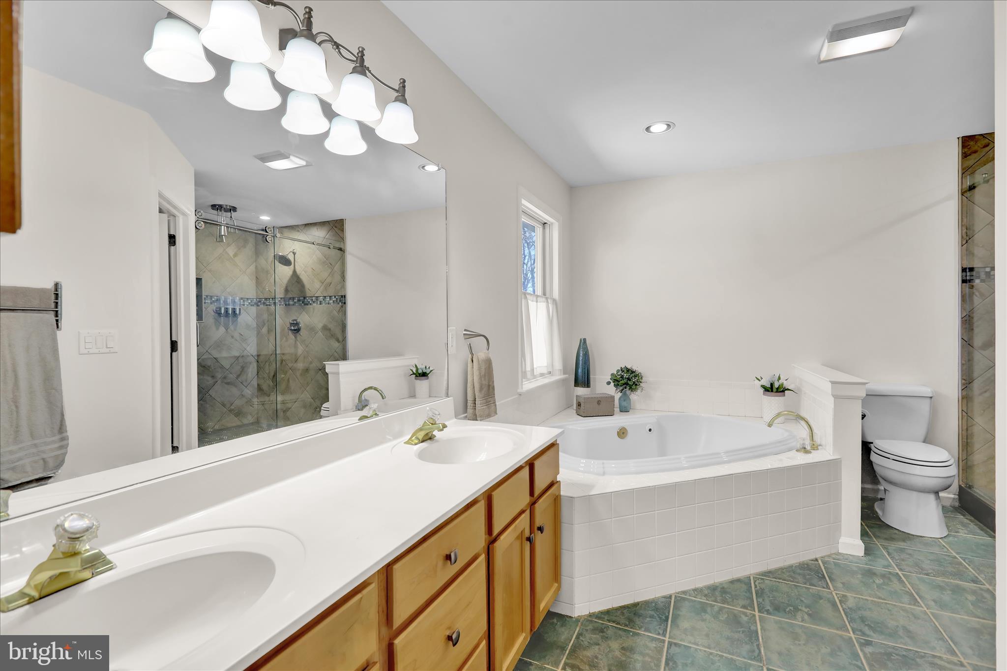 CREEKSIDE ESTATES - Residential