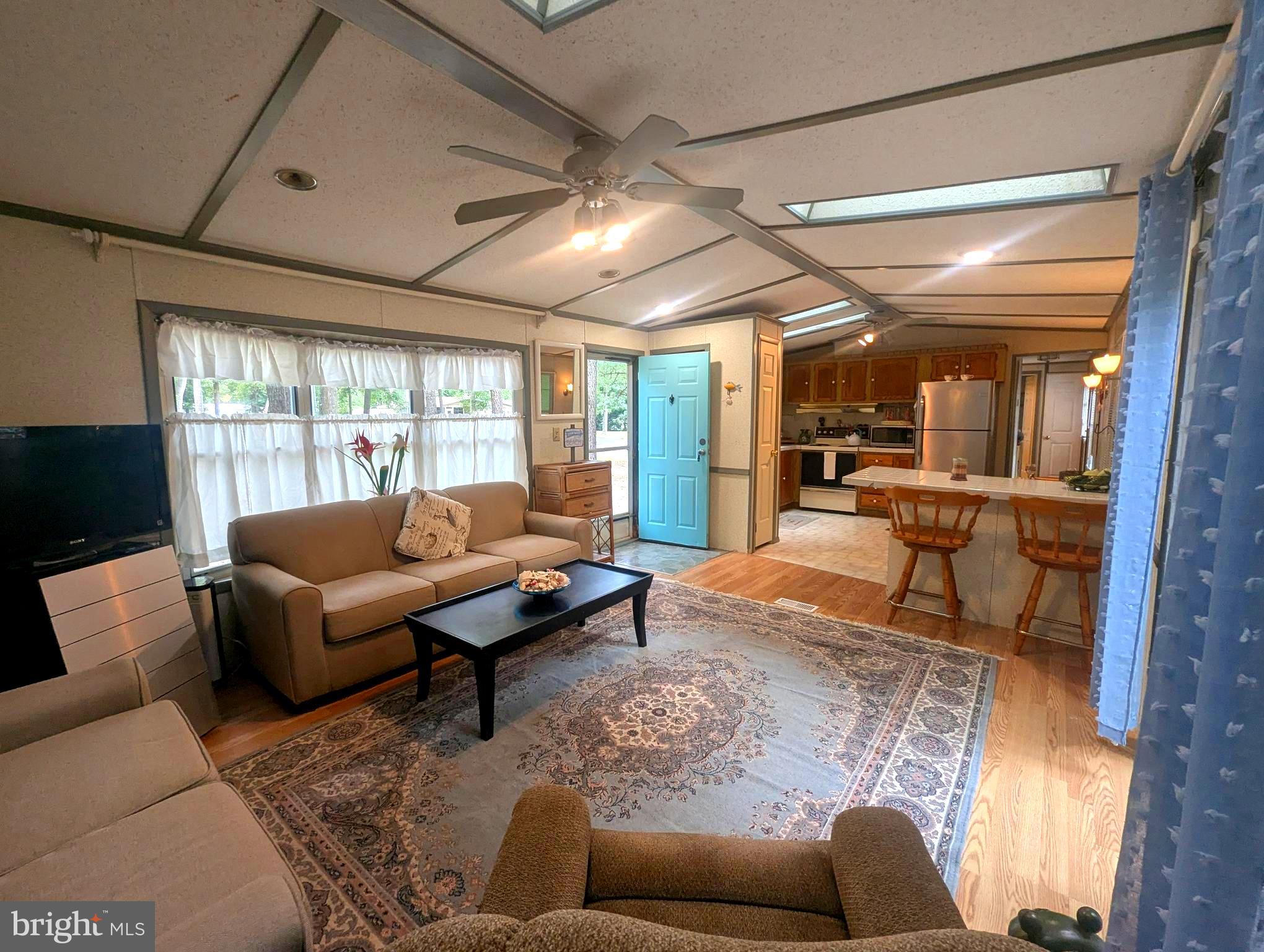 36001 SQUIRRELS RUN CIRCLE