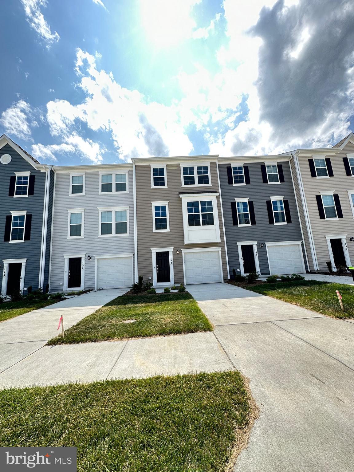 SENSENY VILLAGE - Residential