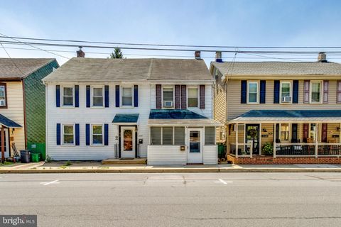 Townhouse For Sale - 511 E Market Street<br/> MARIETTA, PA 17547