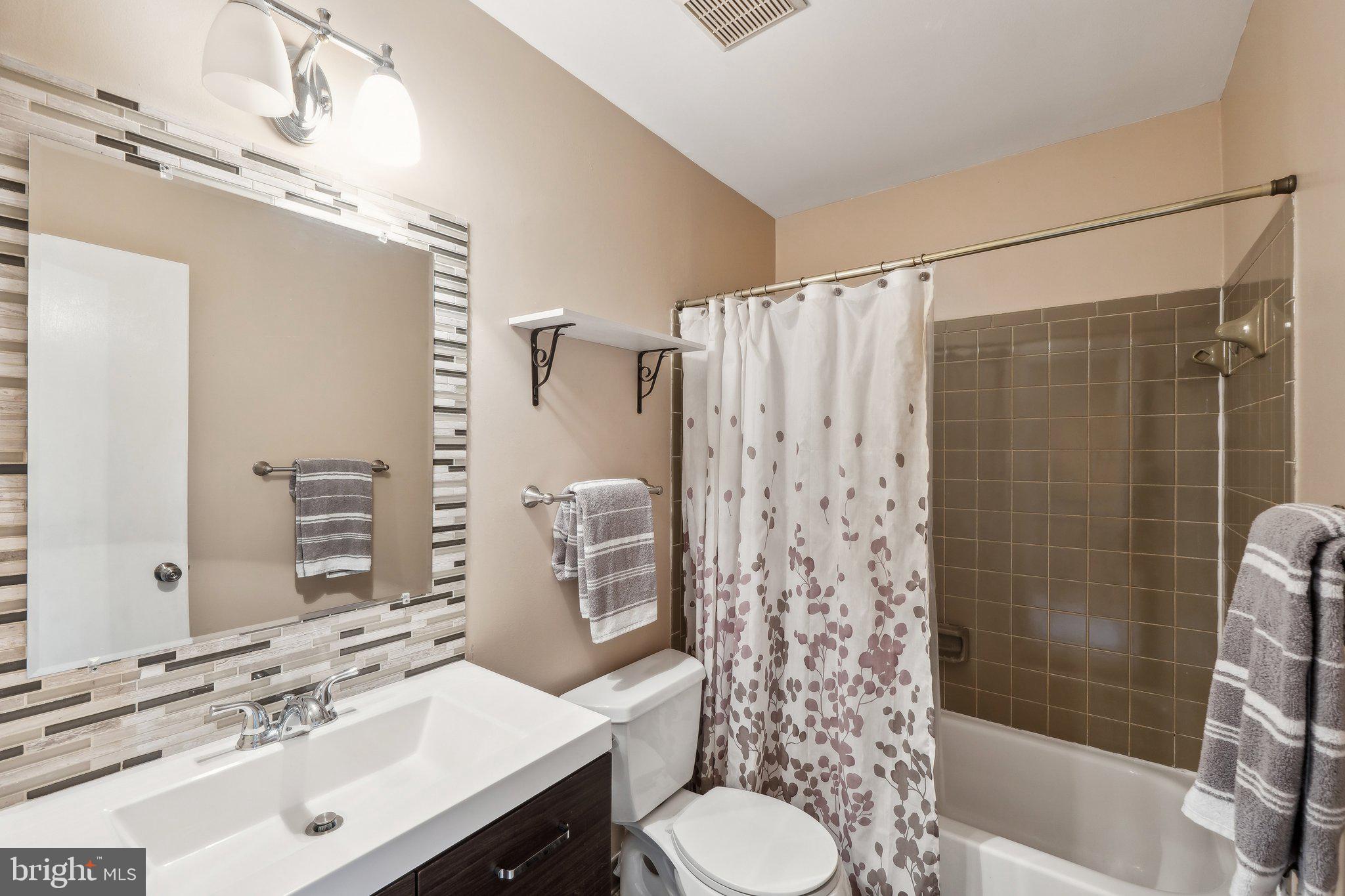 FAIRWAY ISLAND - Residential