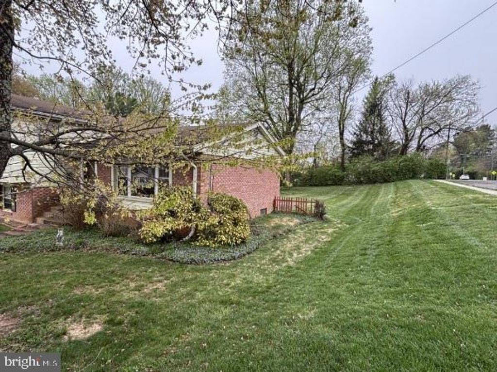 Photo of 3501 Queen Anne Drive, FAIRFAX, VA 22030 (MLS # VAFC2008076)