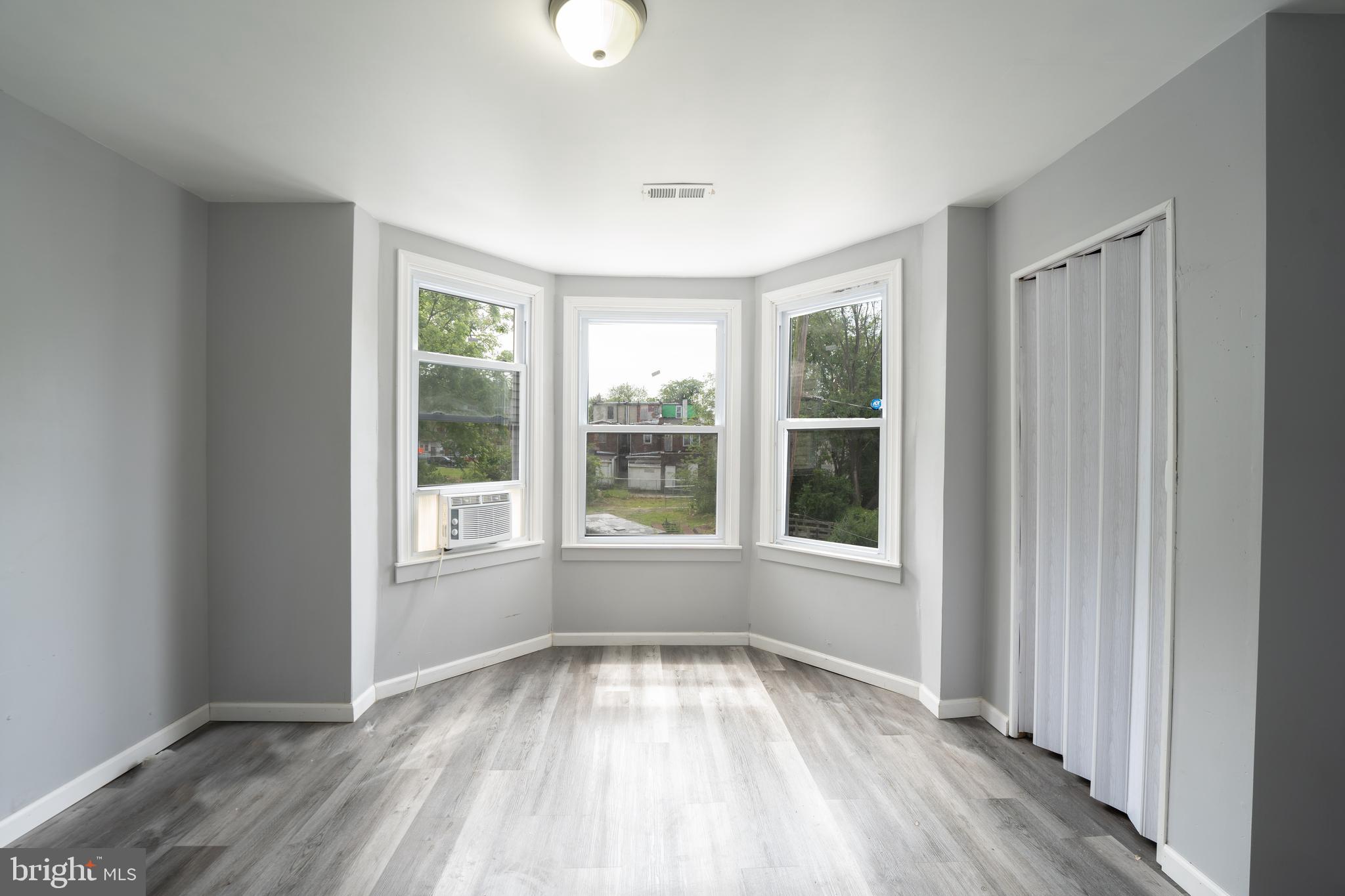 ELMWOOD PARK - Residential