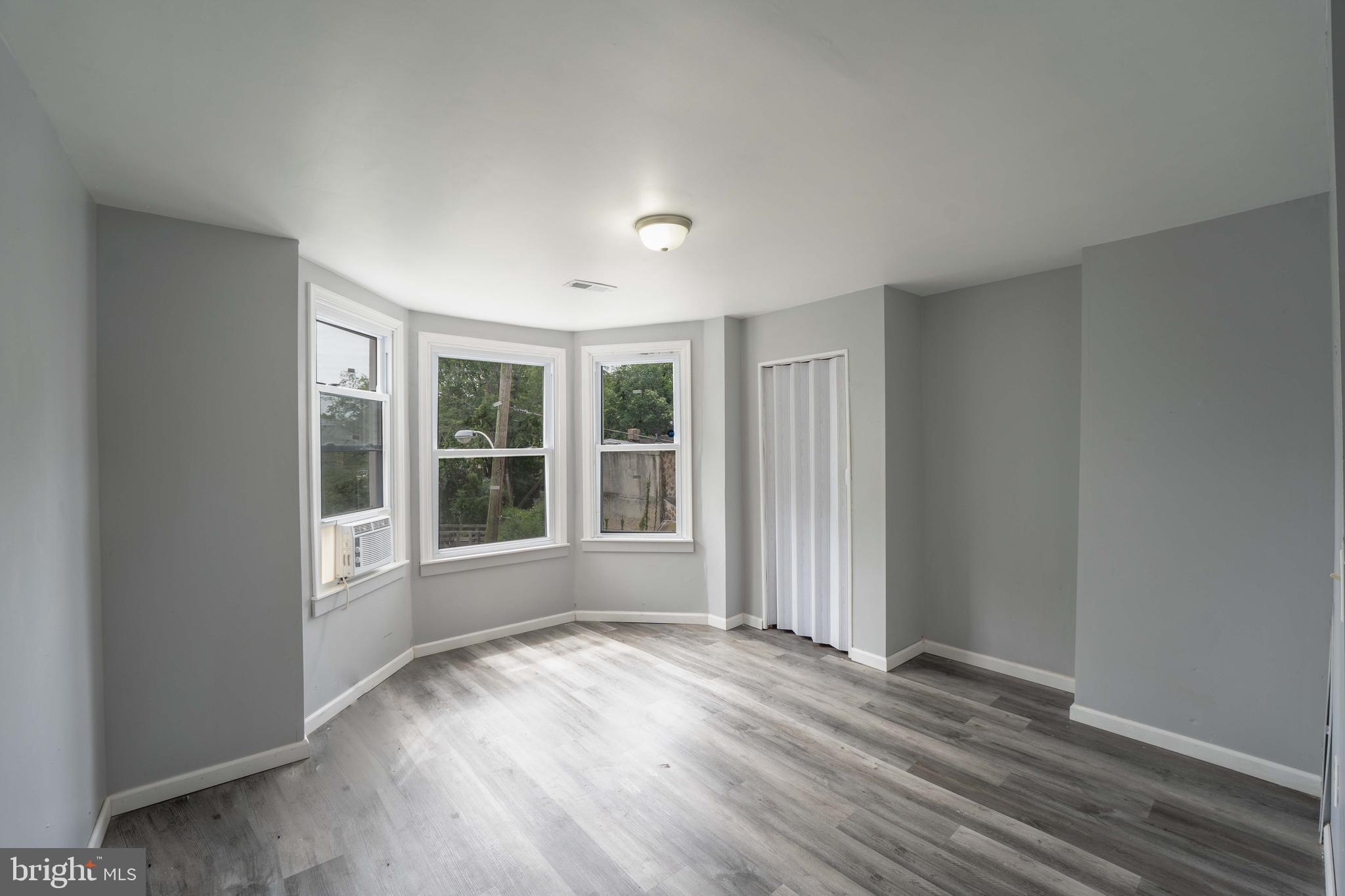ELMWOOD PARK - Residential