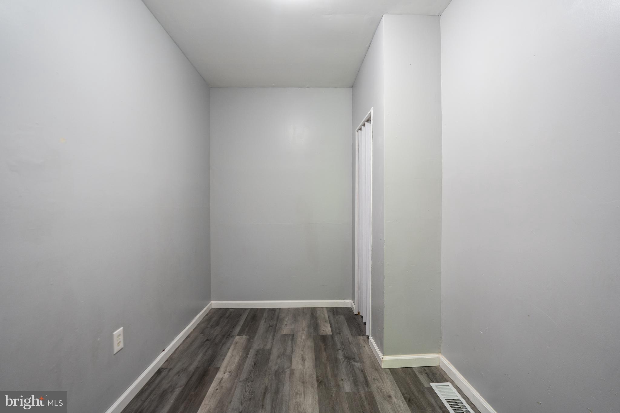 ELMWOOD PARK - Residential