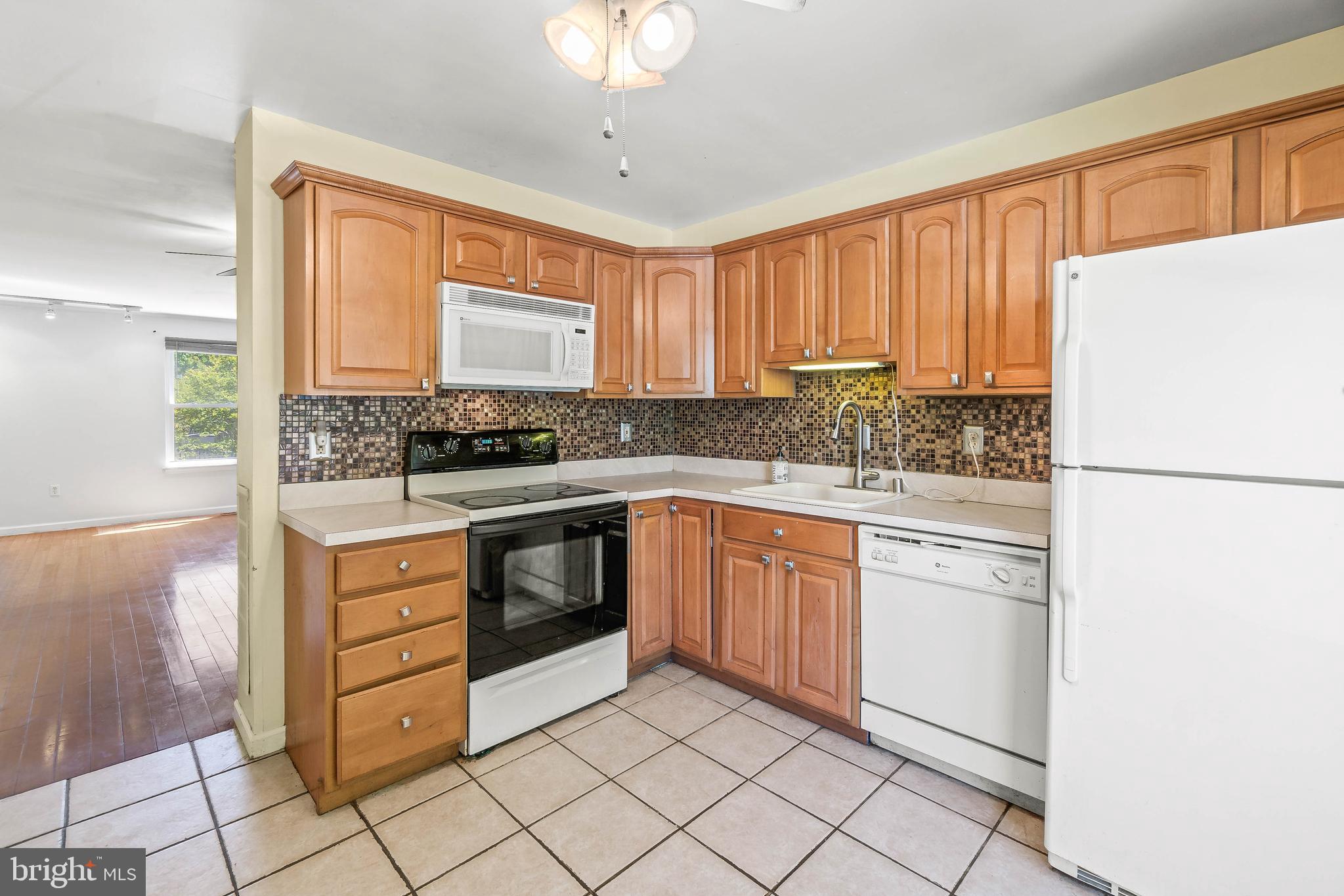 SNOWDEN OAKS - Residential