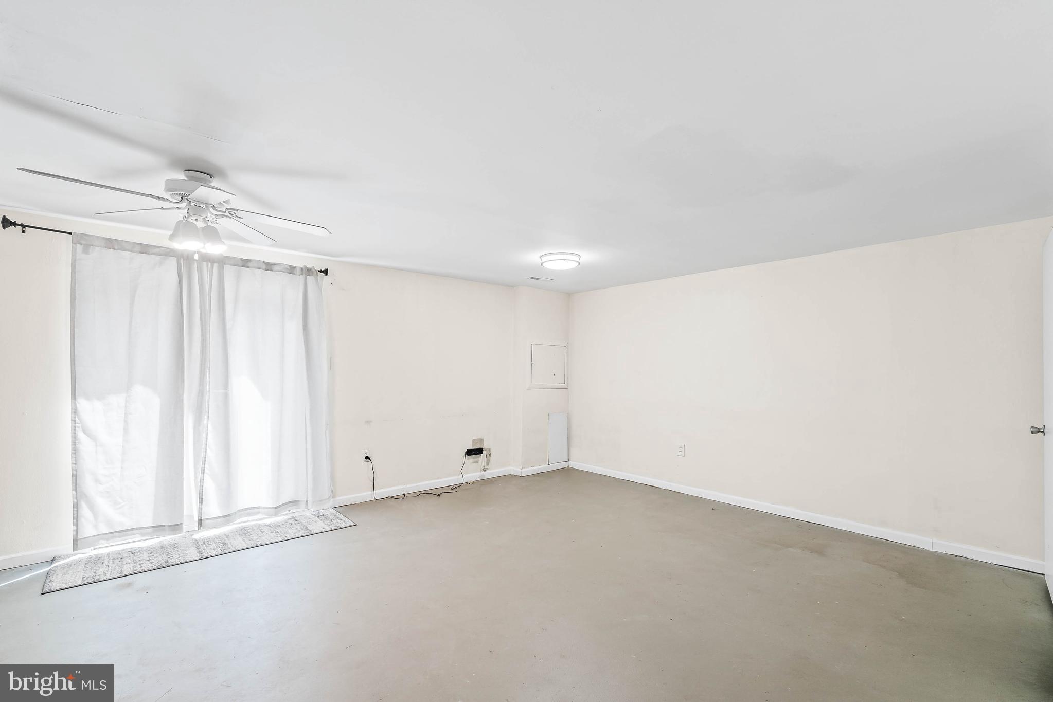 SNOWDEN OAKS - Residential