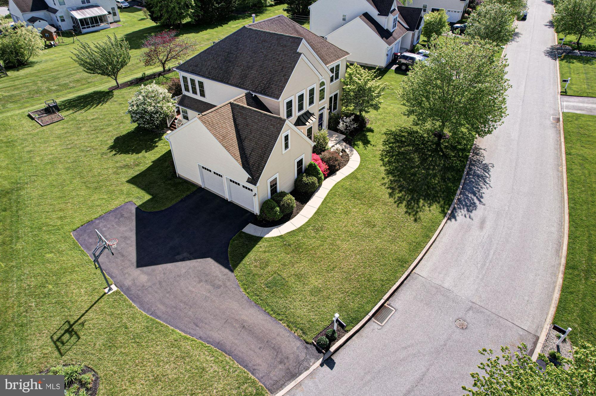 10 ALLSMEER DRIVE