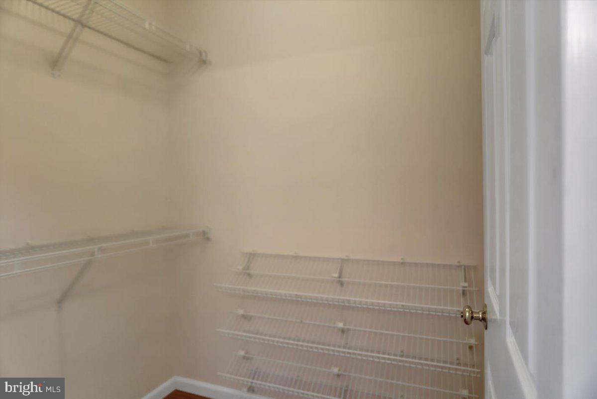 COUNTRY MANOR - Residential