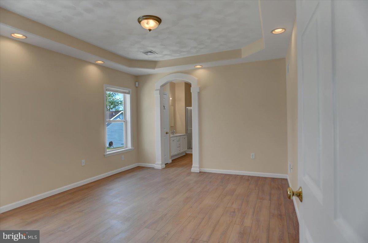 COUNTRY MANOR - Residential