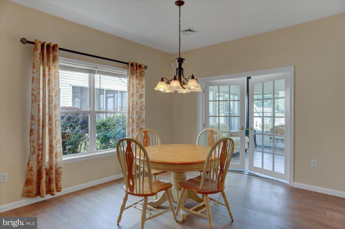 COUNTRY MANOR - Residential