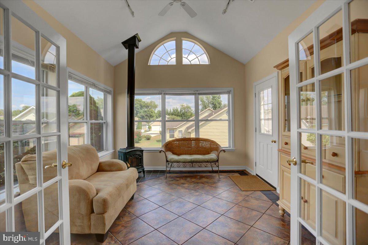 COUNTRY MANOR - Residential