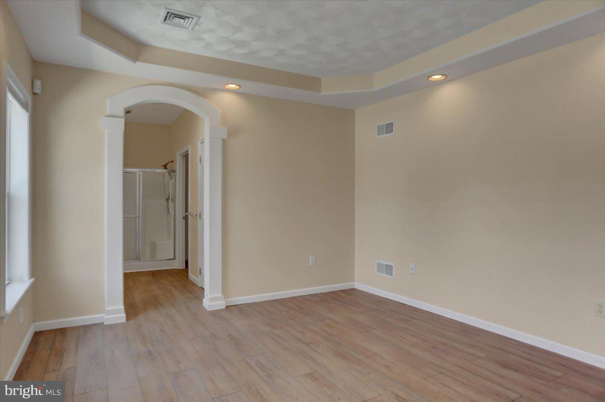 COUNTRY MANOR - Residential