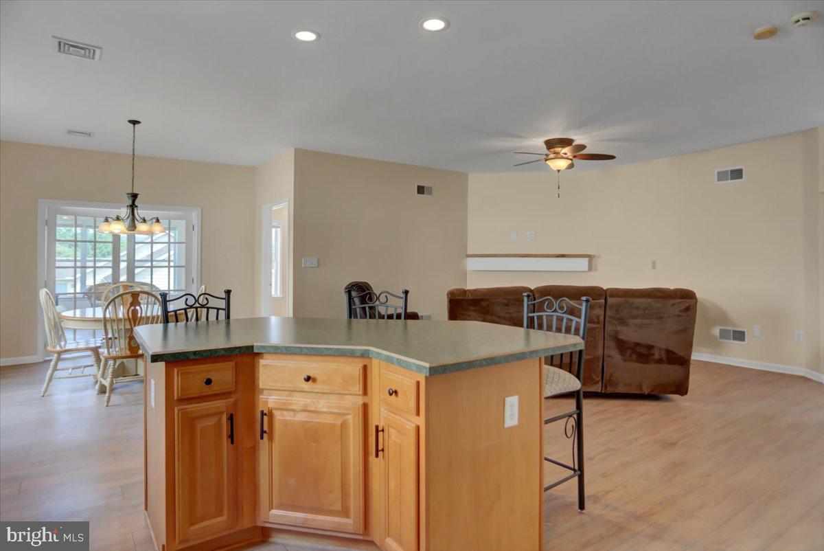 COUNTRY MANOR - Residential