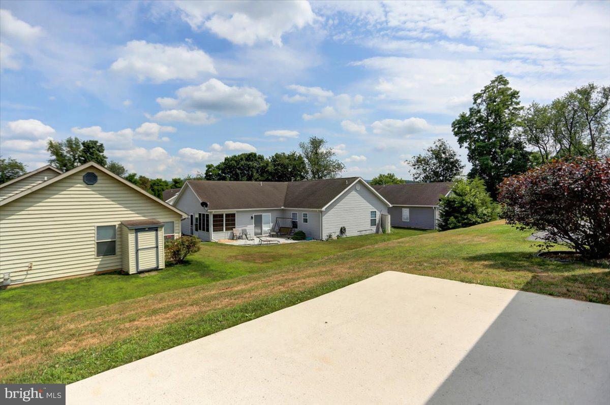 COUNTRY MANOR - Residential