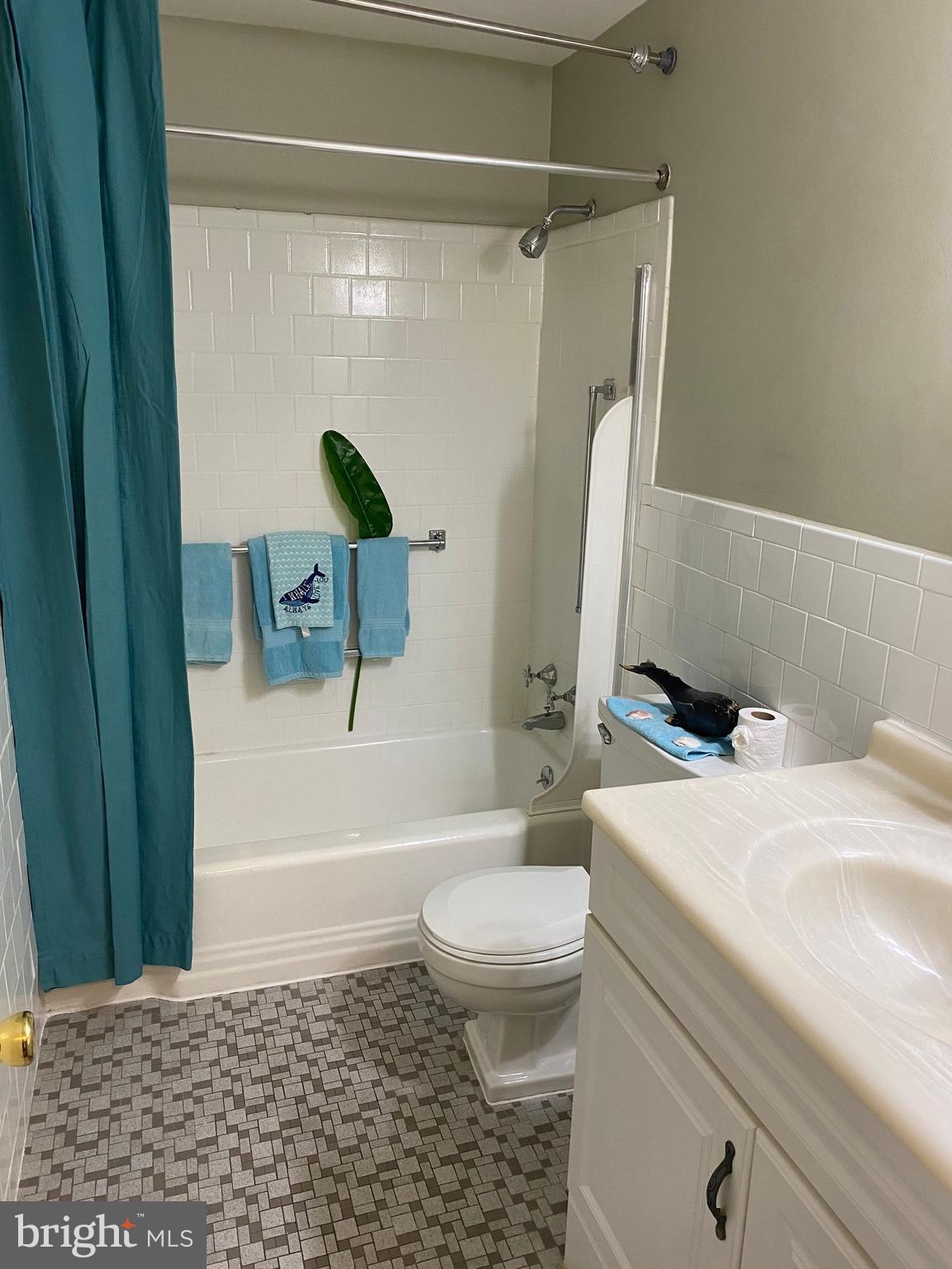 LAKE EVESHAM - Residential Lease