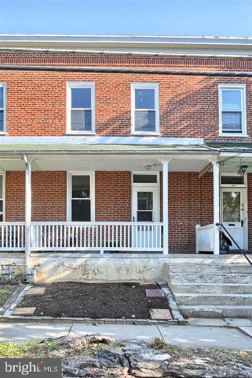 Excellent opportunity for 1st time home buyer or investors.  Charming townhome located in historic Carlisle., 2 blocks from the college. New paint, new carpet and Garage repainted.   See it today!